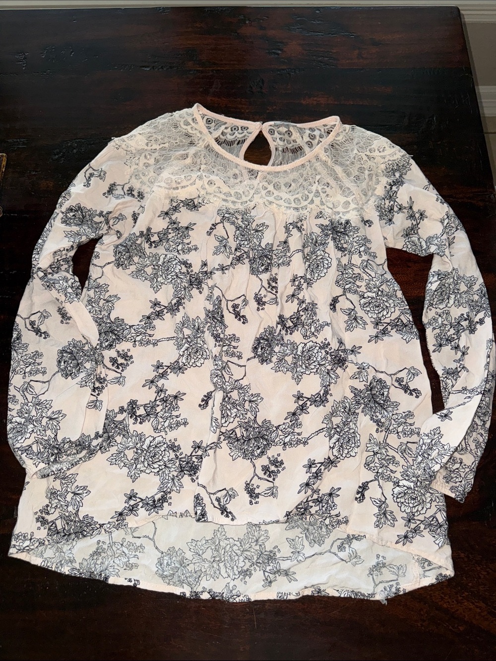 Excellent Condition Women’s Charlotte Russe Top Size M
